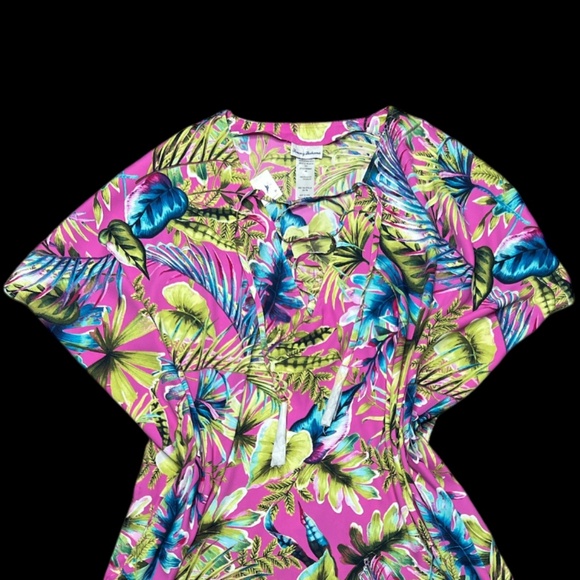 Tommy Bahama Kauai Grand Villa V-Neck Short Sleeve Tee - Picture 4 of 8